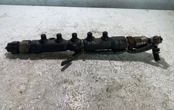 Toyota Avensis T250 Fuel main line pipe