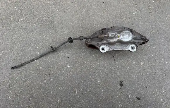 BMW 7 G11 G12 Front brake caliper 4X404434836 688072402