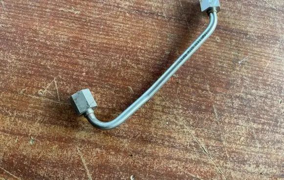 BMW 3 E90 E91 Fuel injector supply line/pipe 7536565