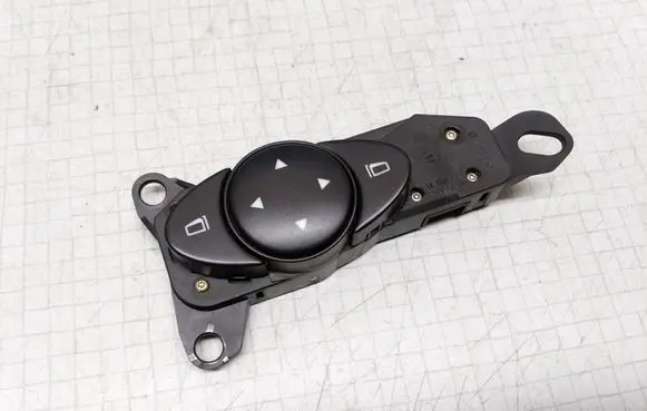 Mercedes-Benz E W211 Wing mirror switch 2118202110