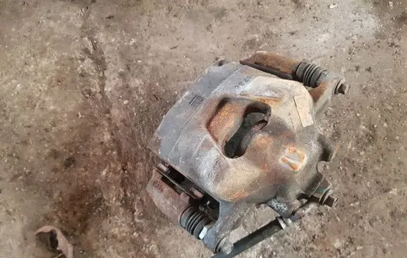Buick Encore I Front brake caliper