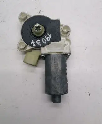 Mercedes-Benz E W211 Front door window regulator motor A2118203042