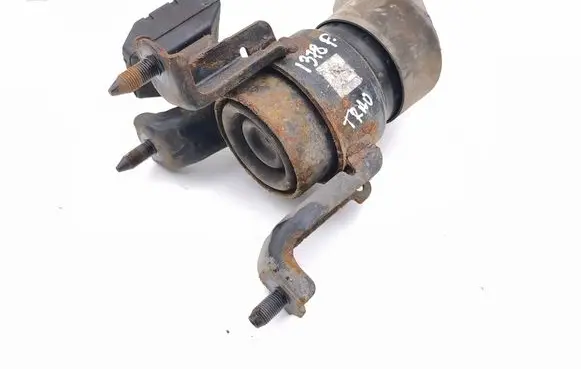 Toyota RAV 4 (XA50) Engine mount bracket 