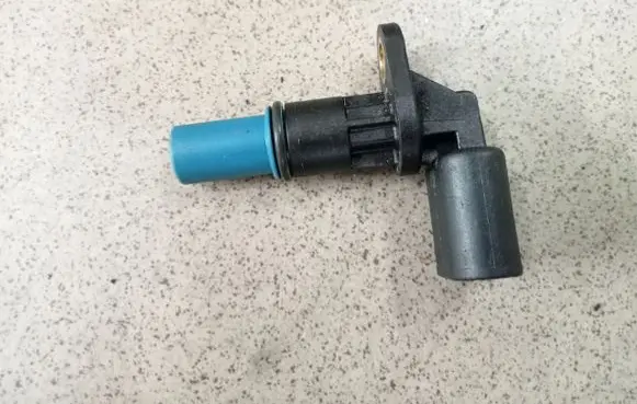 Volkswagen Golf VII Camshaft position sensor FAE79176