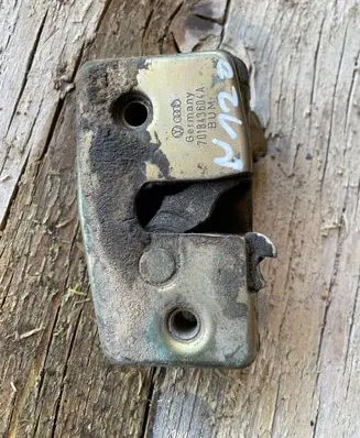 Volkswagen Multivan T4 Sliding door lock 701843604a