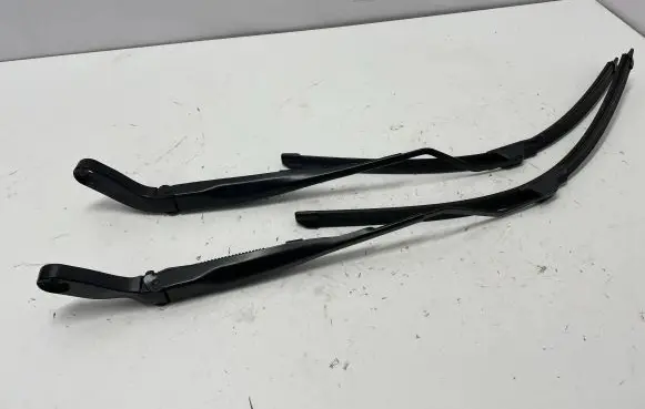 Dodge RAM Front wiper blade arm 68338925AB 68338924AA