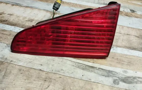 Peugeot 607 Tailgate rear/tail lights