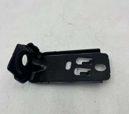Volvo V60 Radiator mount bracket 31651845