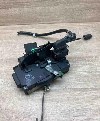 Opel Vectra B Front door lock 24414110 WITHPLUG