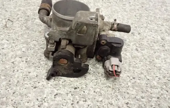 Suzuki Swift I Throttle body valve 