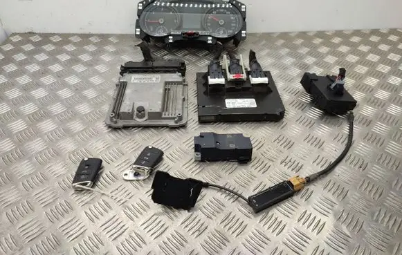 Volkswagen Touran III Engine ECU kit and lock set 5TA920751A 3Q0959435E 5G0858573