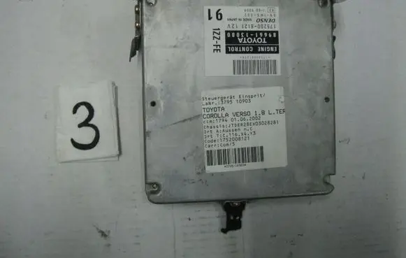 Toyota Corolla Verso E121 Engine control unit/module 1752008121 8966113080