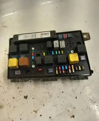 Opel Zafira B Fuse module 7C8911593H 5DK00866838