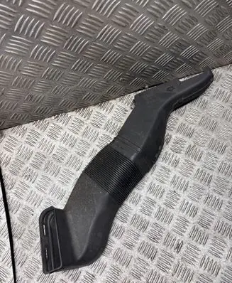 Audi A4 S4 B5 8D Air intake hose/pipe 058129617A 4615527979
