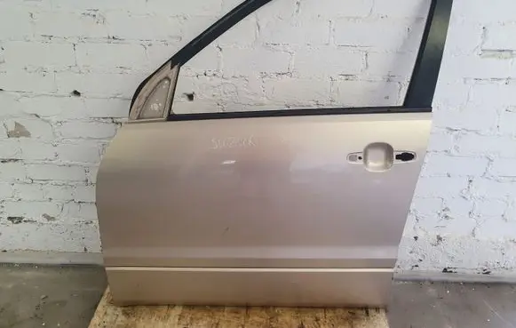 Suzuki Grand Vitara II Front door