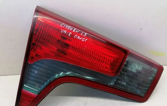 Citroen C5 Tailgate rear/tail lights 89032711 04015