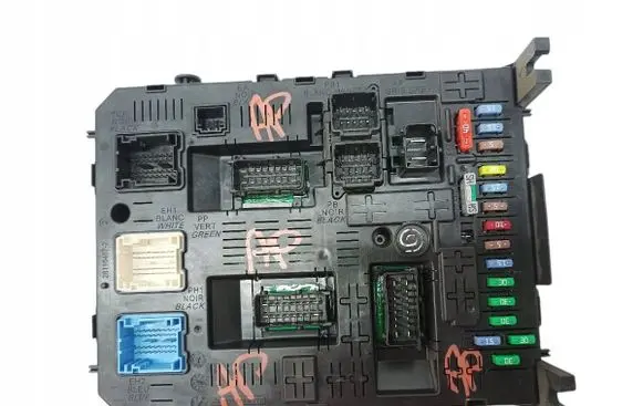 Peugeot 5008 BSM Control unit 