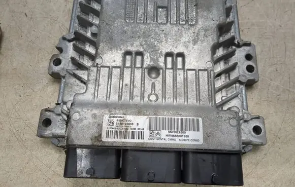 Peugeot 508 Engine control unit/module S180123008B 9801622880
