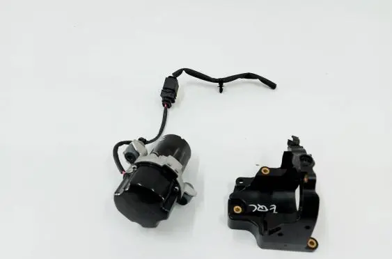 Mercedes-Benz EQC Vacuum pump A0004302200