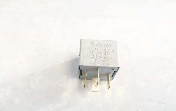Volkswagen Golf IV Other relay 141951253B 20240072