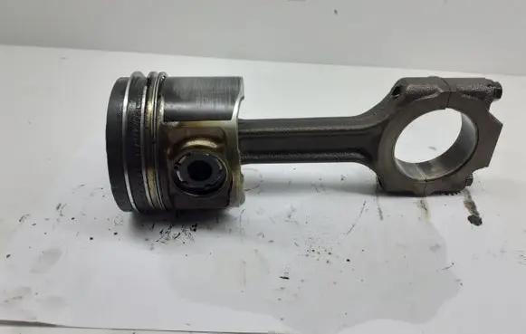 Opel Vectra C Piston with connecting rod