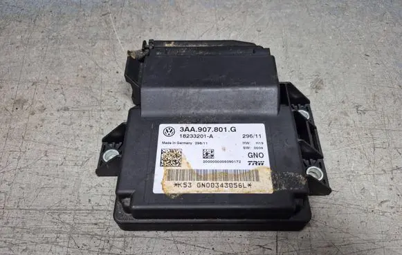 Volkswagen PASSAT B7 Hand brake control module 3AA907801G