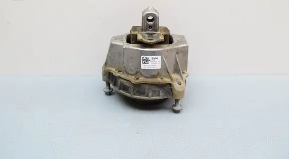 Engine mount bracket