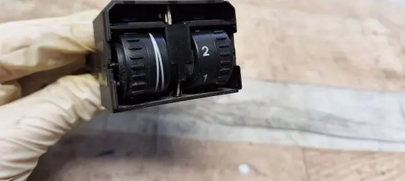 Volkswagen Touran I Headlight level height control switch 1T0941333B