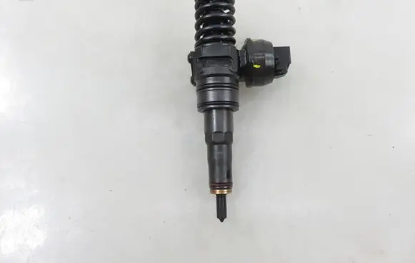 Volkswagen Caddy Fuel injector 0414720313 038130073BN