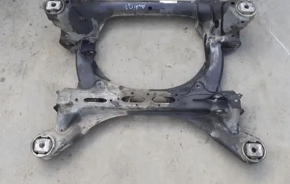 Audi Q7 4L Front subframe 7L0400025