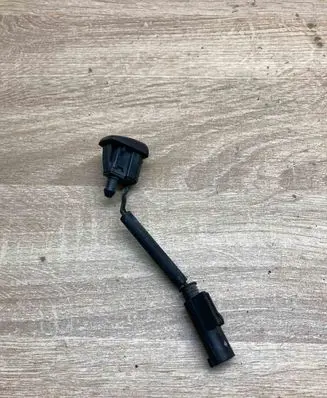 BMW 5 E60 E61 Windshield washer spray nozzle 7132969