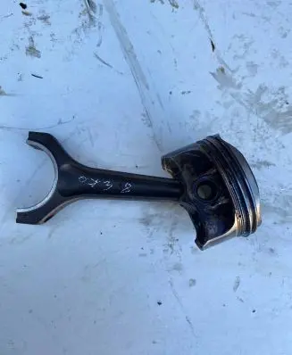 BMW 1 E81 E87 Piston with connecting rod 543