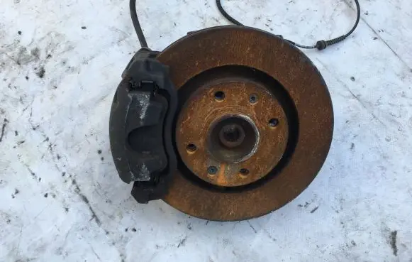 Peugeot 208 Front wheel hub spindle knuckle