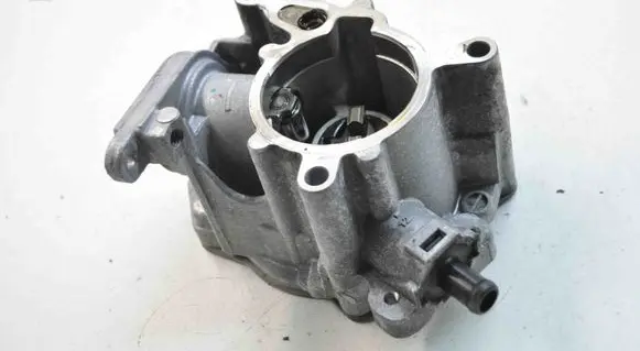 Audi A5 Sportback 8TA Vacuum pump 06J145100G
