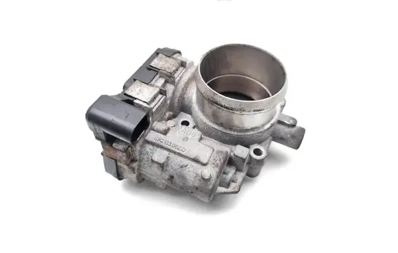 Volkswagen Jetta VI Electric throttle body valve 03C133062D