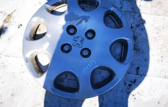 Peugeot 307 R15 wheel hub/cap/trim 9637540880