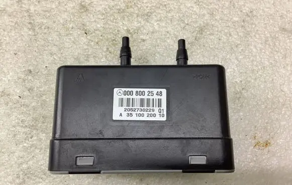 Mercedes-Benz GL X164 Central locking vacuum pump 0008002548 2052730229 A3510020010
