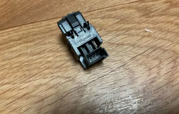 BMW 5 E60 E61 Brake pedal sensor switch 914688962
