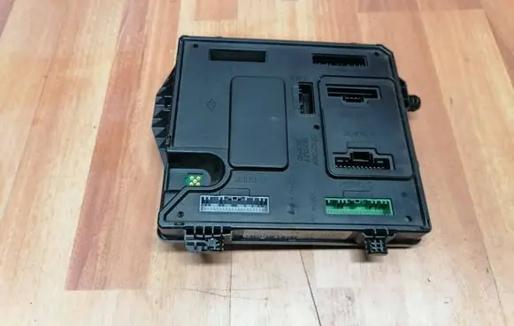 Renault Scenic III - Grand scenic III BSM Control unit 284B15986R S180098101C
