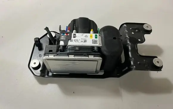 BMW X7 G07 Air suspension compressor/pump 5A70699 5A57843