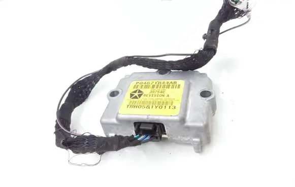 Chrysler PT Cruiser Airbag deployment crash/impact sensor P04671844AB 39754C