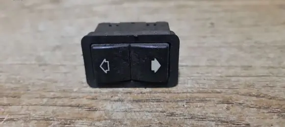 BMW 5 E39 Electric window control switch 8368974