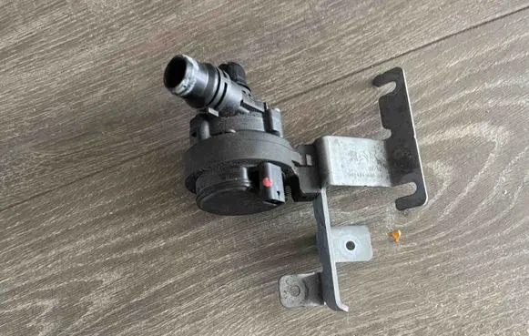 Peugeot 508 II Water pump 9823813380