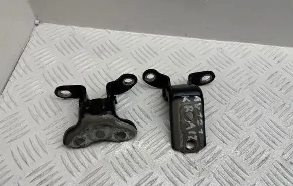 Toyota Avensis T270 Rear door hinge set 687600H010 68640YC021 687800H010