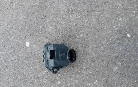 Peugeot 5008 Coolant fan relay 9658508980