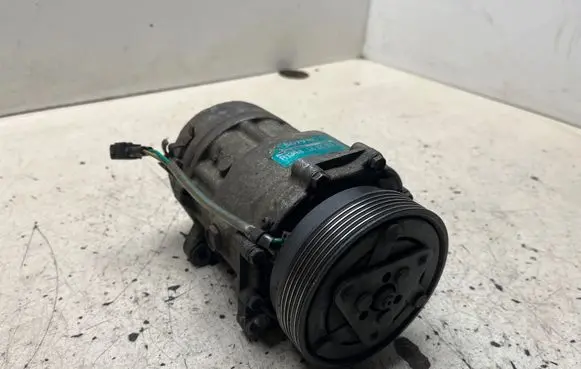 Volkswagen Golf IV Air conditioning (A/C) compressor (pump) 1J0820803A