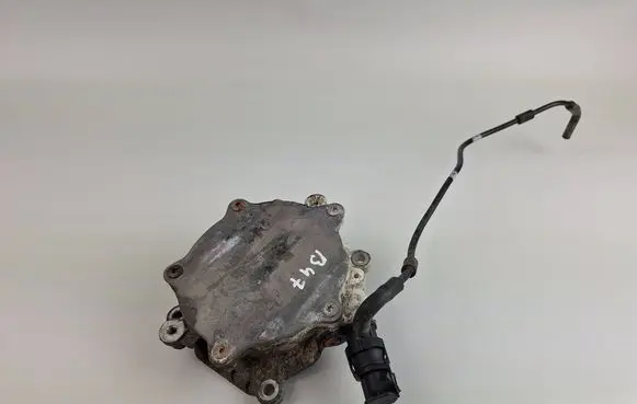 Mercedes-Benz SLC R172 Vacuum pump A2641800000