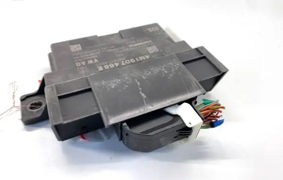 Audi A4 S4 B9 8W Gateway control module 4M1907468E