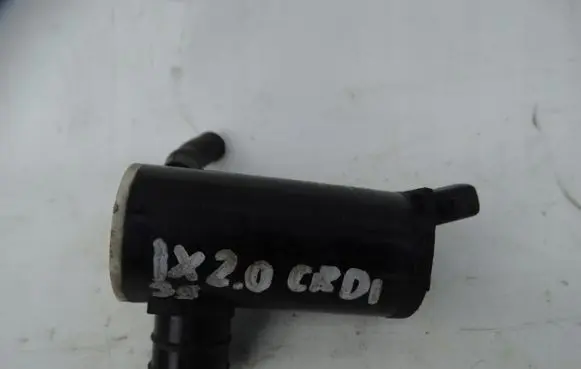 Hyundai ix35 Windscreen/windshield washer pump 2S100