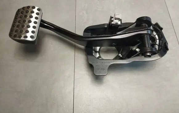 Mercedes-Benz E W213 Brake pedal A2052920515
